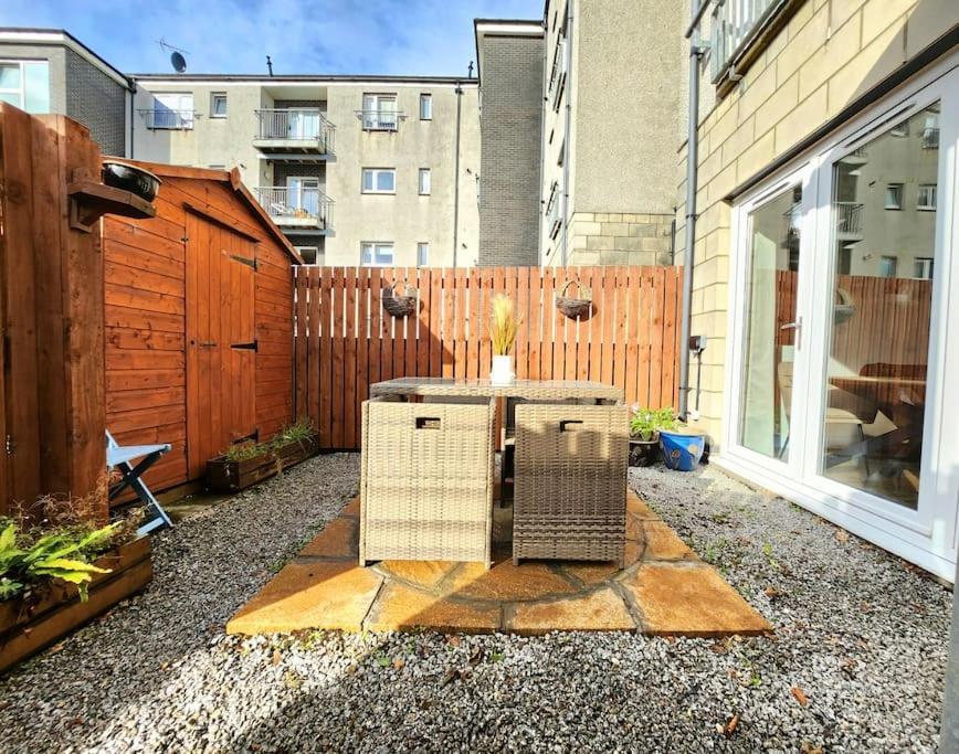 Modern 5 Bedroom Townhouse With Free Parking Glasgow Bagian luar foto