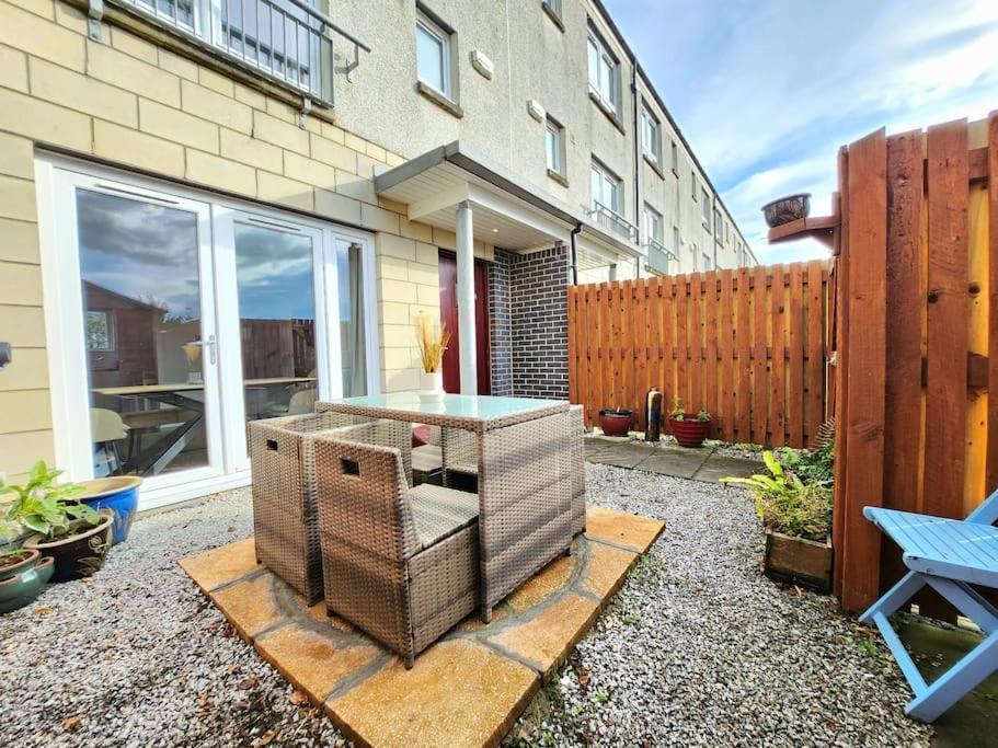 Modern 5 Bedroom Townhouse With Free Parking Glasgow Bagian luar foto