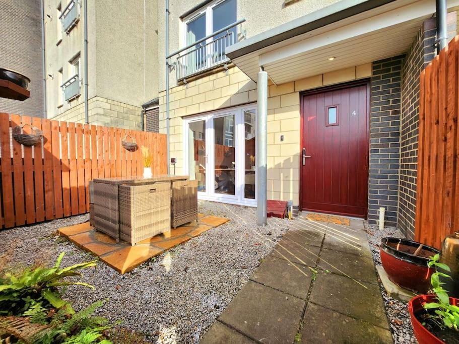 Modern 5 Bedroom Townhouse With Free Parking Glasgow Bagian luar foto